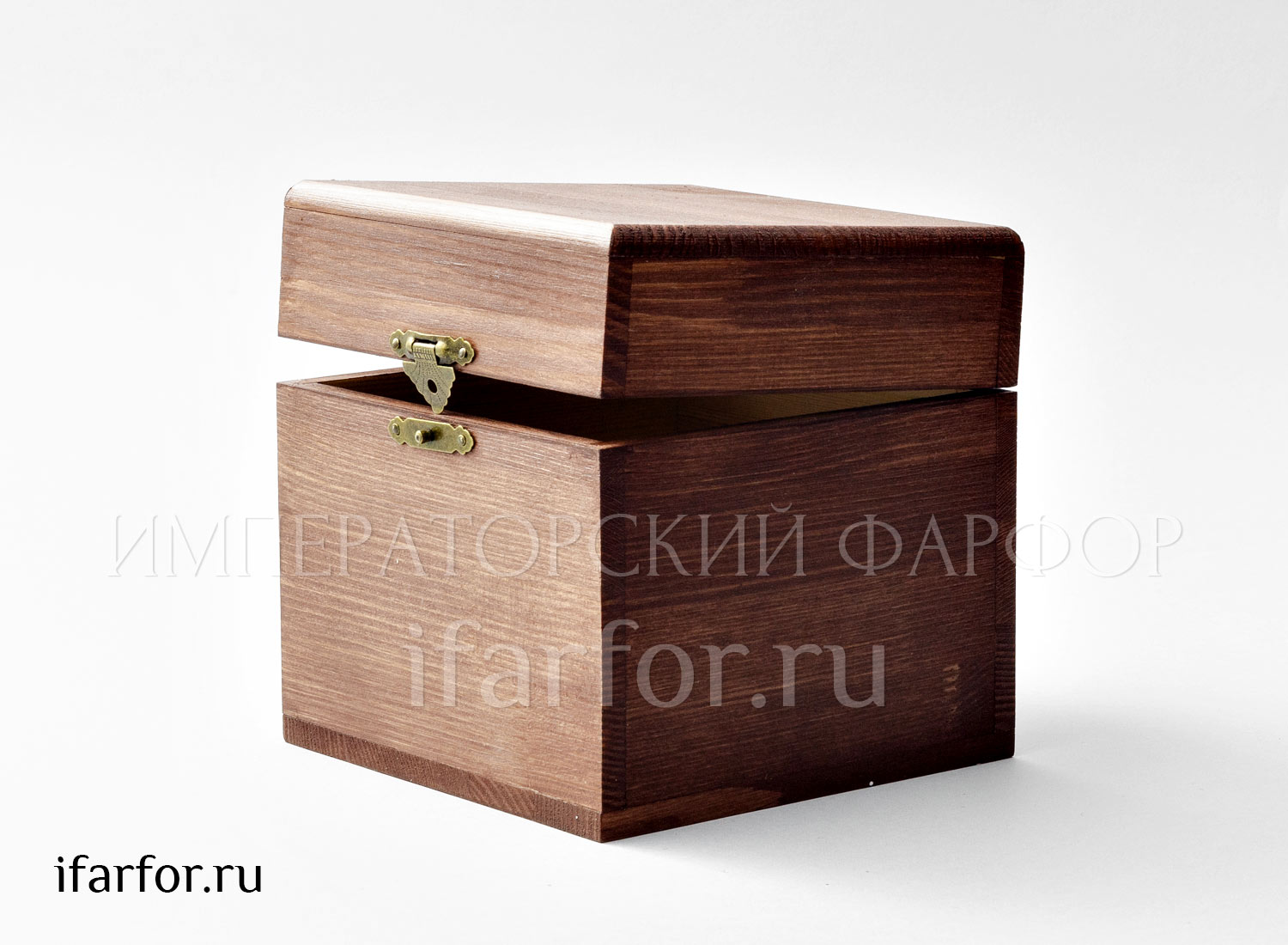 Шкатулка подарочная «Шкатулка подарочная светло-коричневая» Форма: Шкатулка. Дерево. Масло. 140 x 140 x 140 мм.