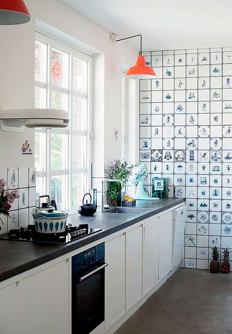 Набор изразцов «Приключения Алисы в стране чудес 31» Керамика. 97 x 97 мм.