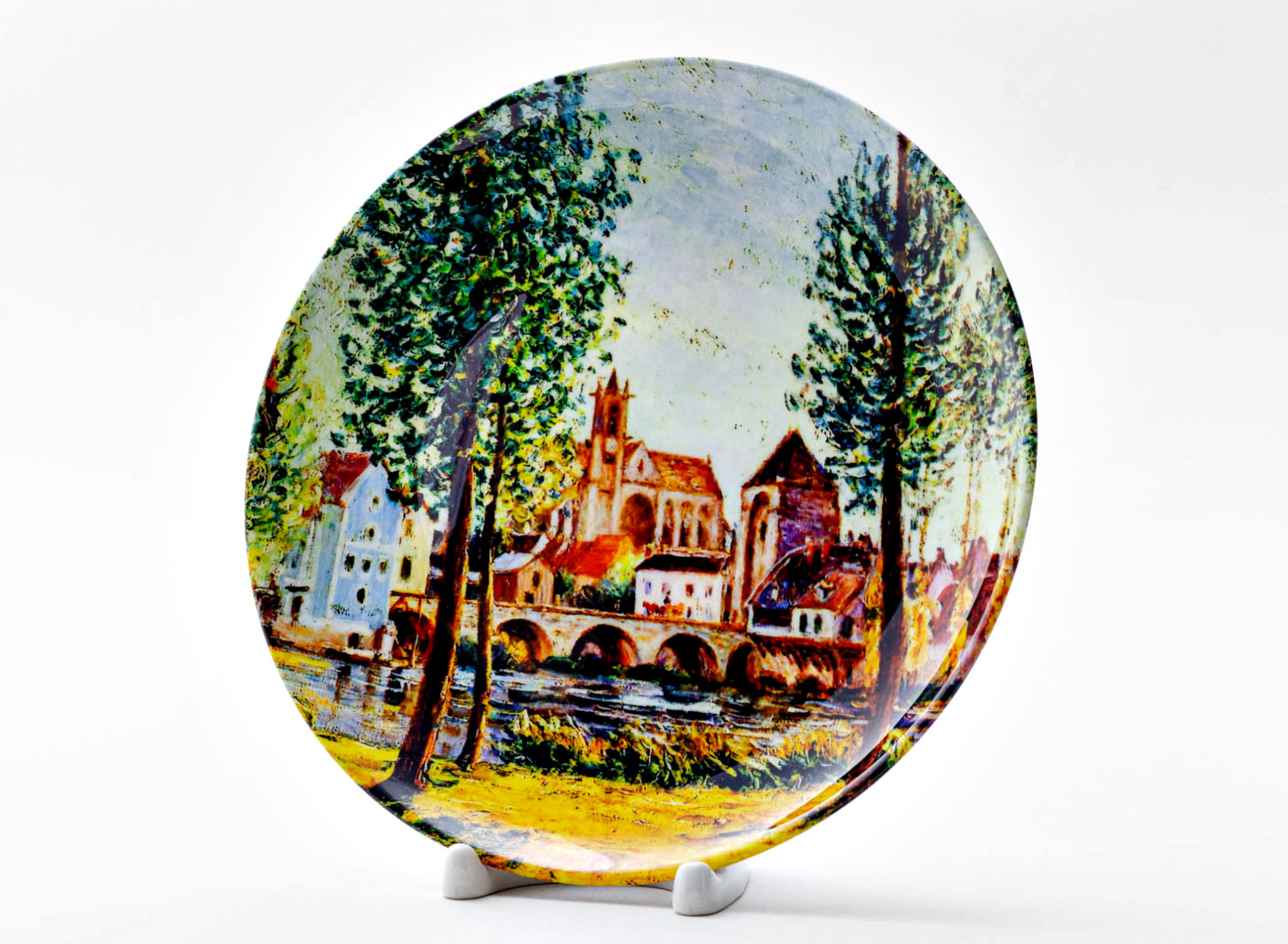 Декоративная тарелка Сислей Альфред «Moret sur Loing Bridge church and mill Sun» Фарфор. 200 мм.