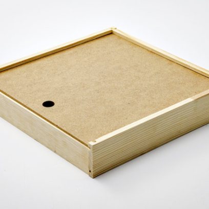 Шкатулка для декоративной тарелки «Шкатулка» Форма: Шкатулка. Дерево, ДВП. 235 x 235 x 45 мм.
